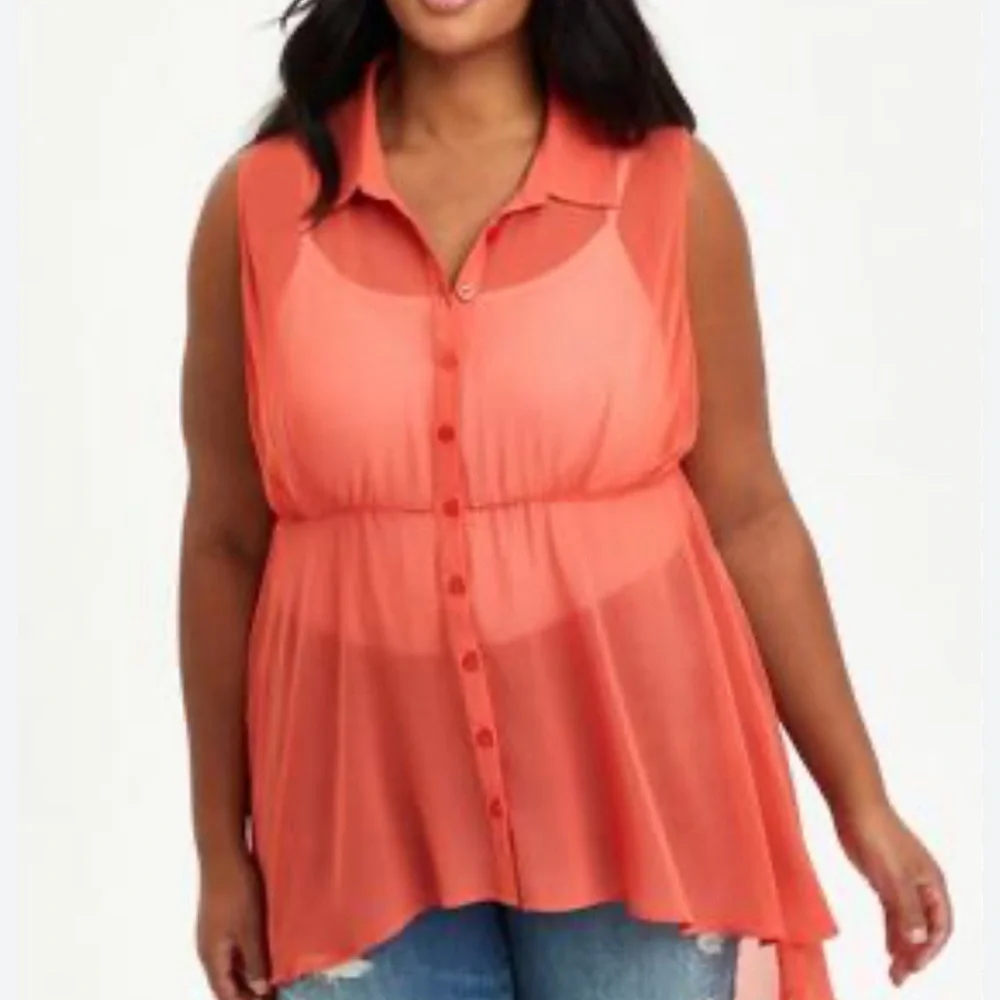 Torrid | Babydoll Chiffon Button Down Tunic | Size 2 - Picture 4 of 4